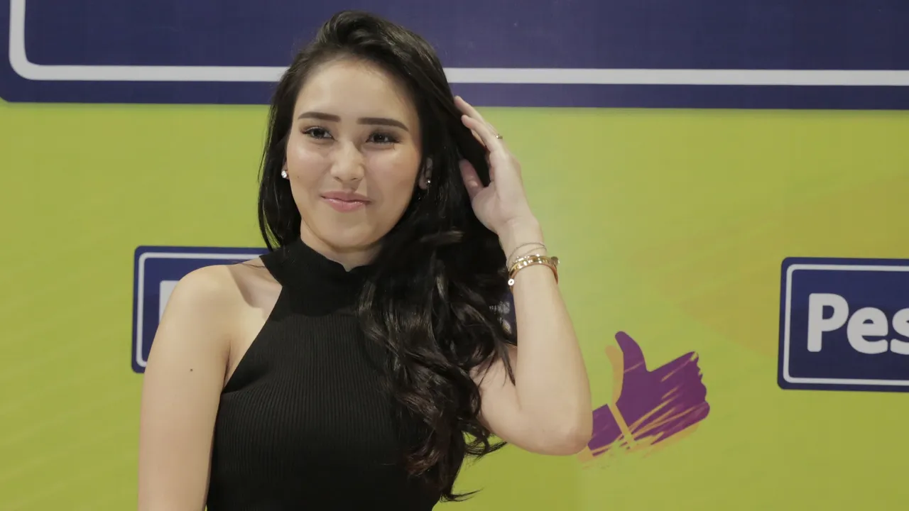 Berlibur ke Turki, Ayu Ting Ting Malah Bawa Beras & Ikan Asin