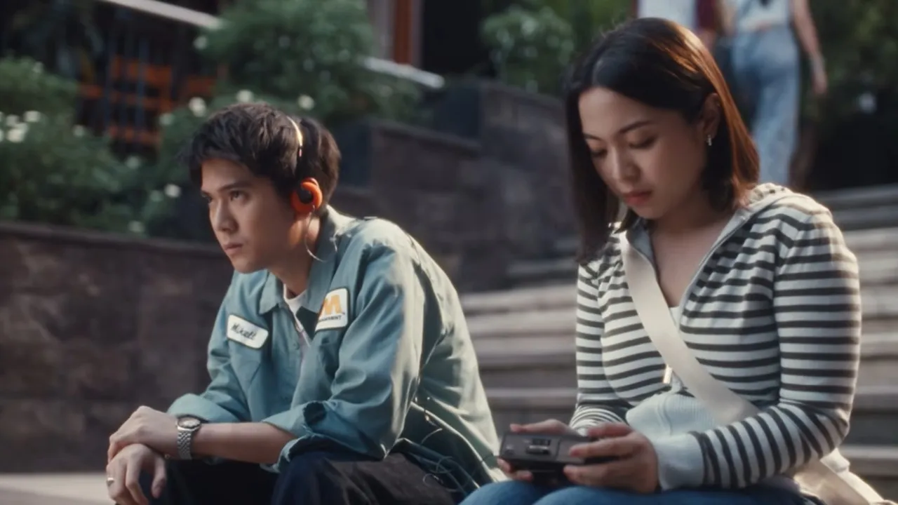 Bernadya Rilis Lagu 'Rabun Jauh', Gandeng Iqbaal Ramadan Jadi Model MV