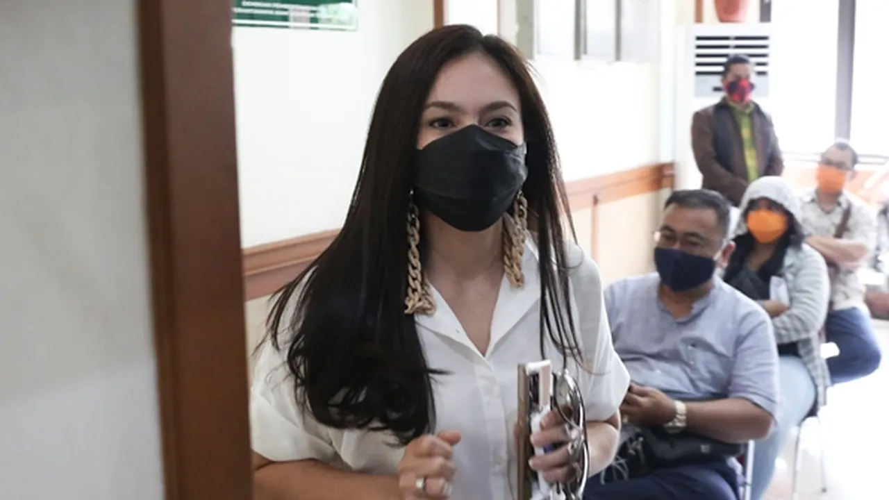 Bersama HOPE, Wulan Guritno Kolaborasi dengan Desainer Muda Berbakat Demi Membantu Sesama
