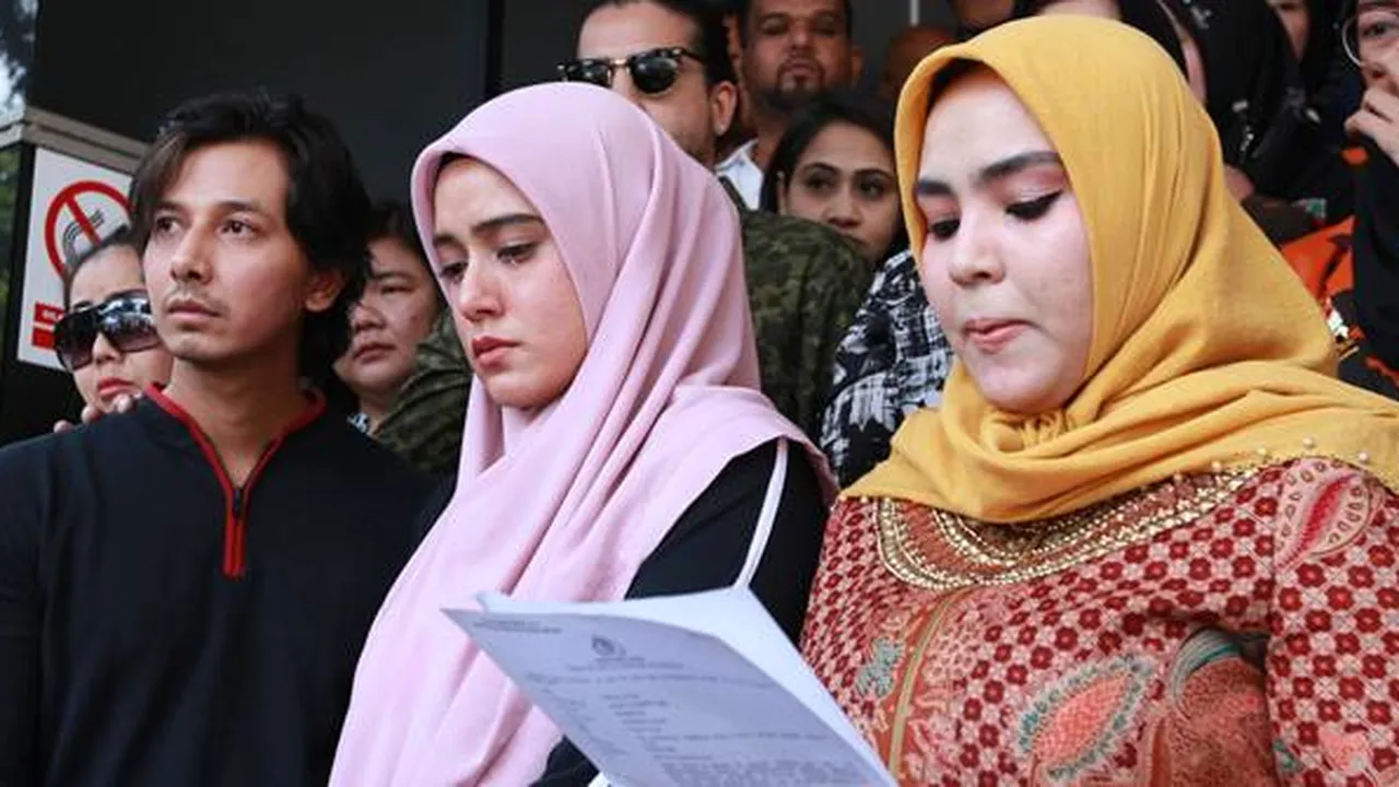 Bersama Hotman Paris, Fairuz Laporkan Galih Ginanjar dan Rey Utami - Pablo Benua