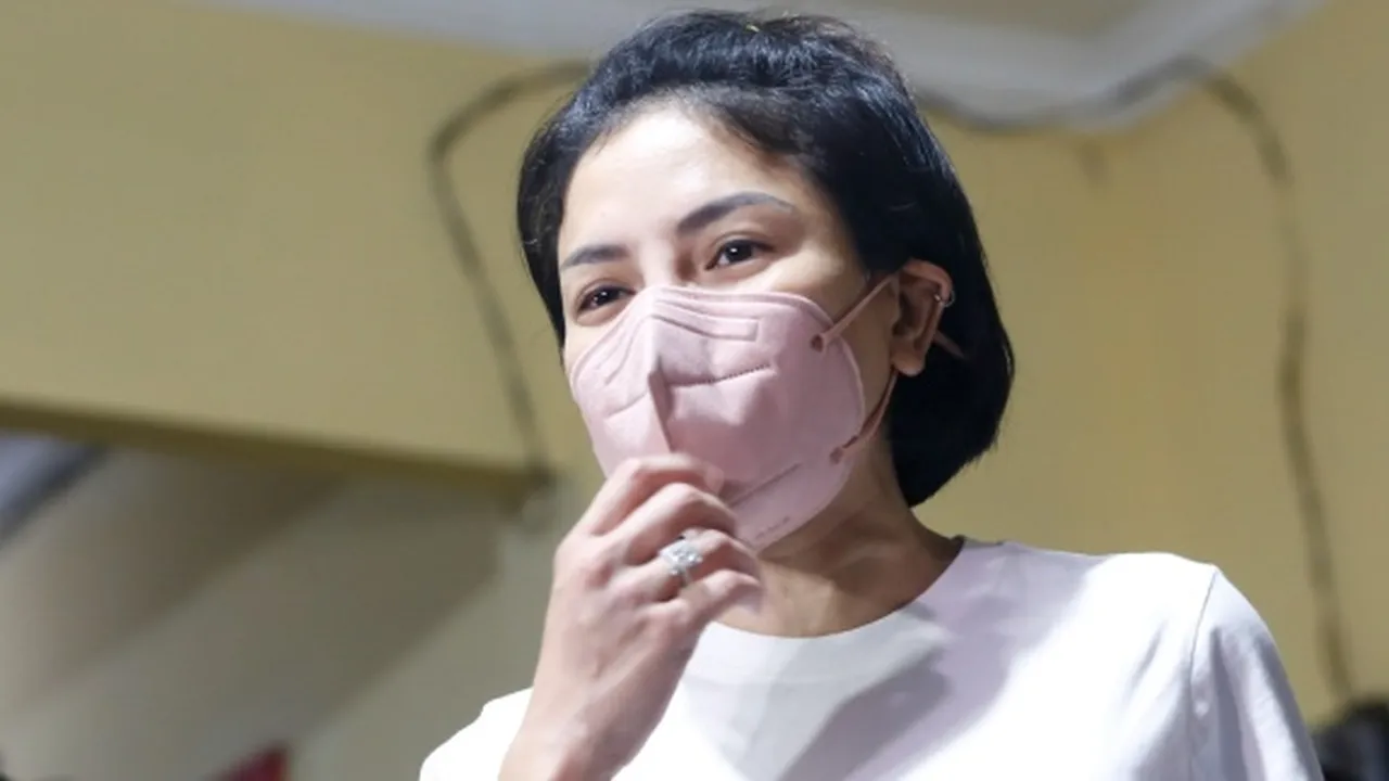 Berstatus Tersangka dan Dikenai Wajib Lapor, Nikita Mirzani Bebas Pergi ke Luar Negeri Berstatus Tersangka dan Dikenai Wajib Lapor, Nikita Mirzani Bebas Pergi ke Luar Negeri