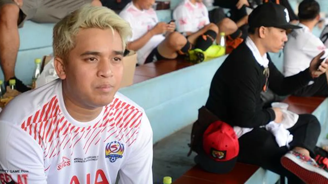 Bertengkar Heboh - Unfollow Sosmed, Elvia Putus Sama Billy Syahputra? Bertengkar Heboh - Unfollow Sosmed, Elvia Putus Sama Billy Syahputra?