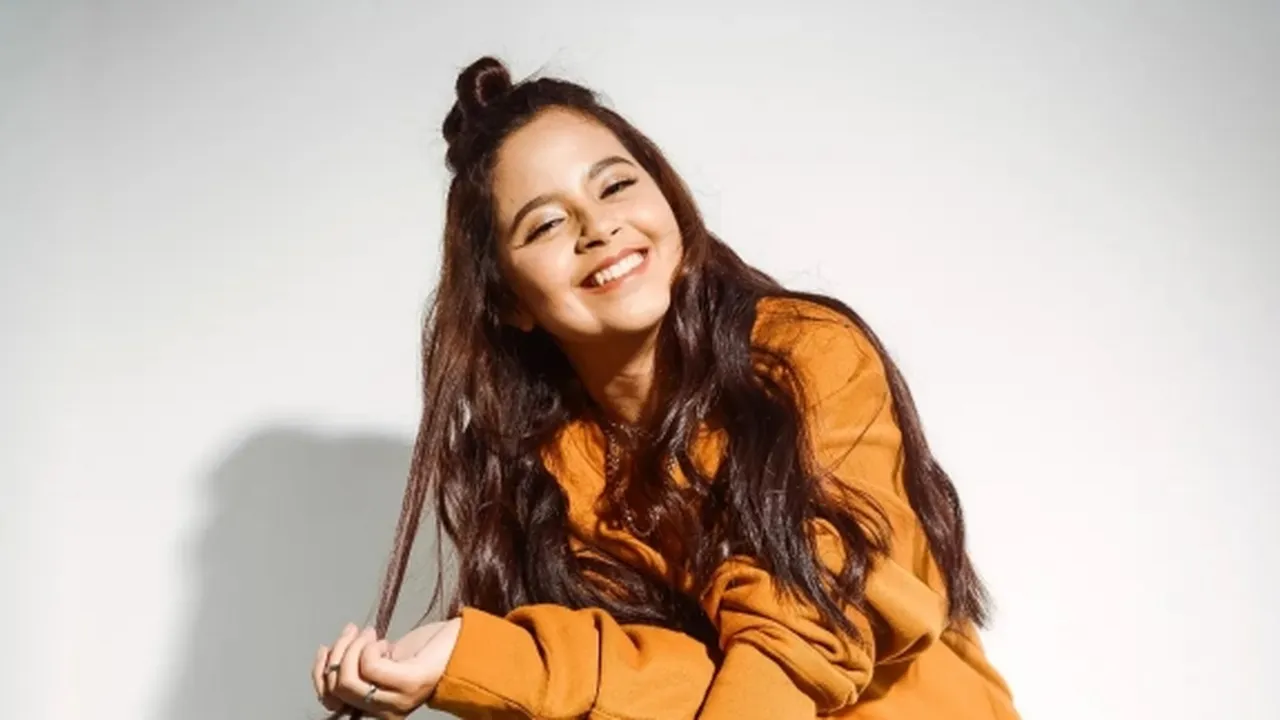 Paras Cantik Penyanyi Tasha Bouslama Sukses Memikat Hati Para Netizen