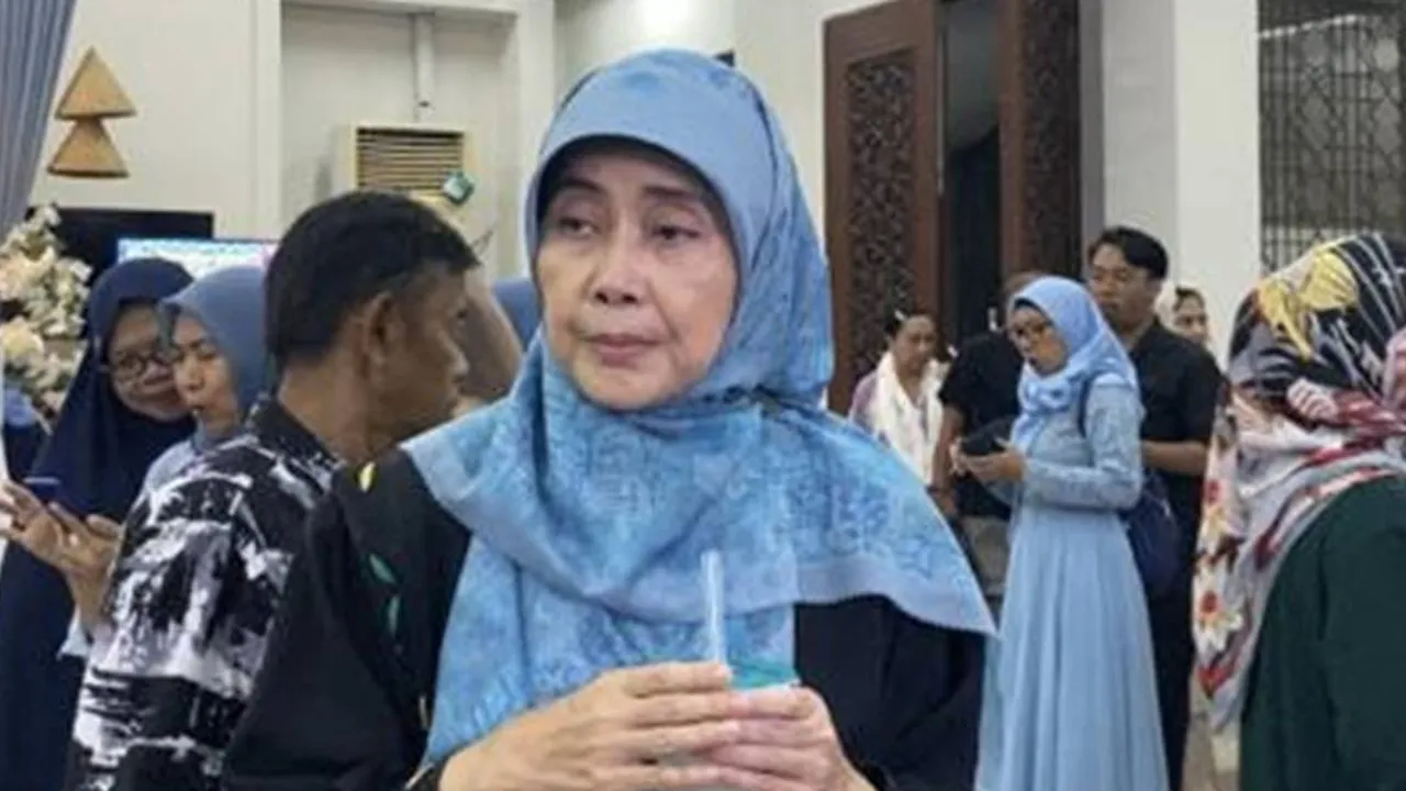 Besbarini Ungkap Pernah Didatangi Vidi Aldiano Lewat Mimpi Setelah 40 Hari Berpulang Besbarini Ungkap Pernah Didatangi Vidi Aldiano Lewat Mimpi Setelah 40 Hari Berpulang