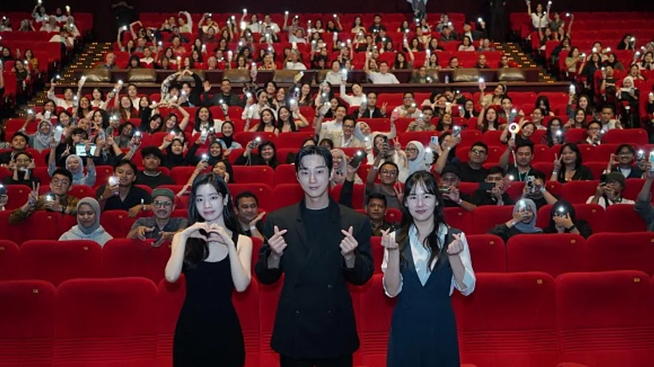 Bikin Baper, Jun Jin-young dan Dahyun TWICE Bagikan Keseruan Bareng Mie Sedaap Korean Spicy Chicken!