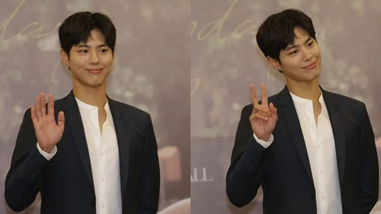 Bikin Baper! Park Bo Gum Berikan Pelukan dan Hadiah Untuk Fans