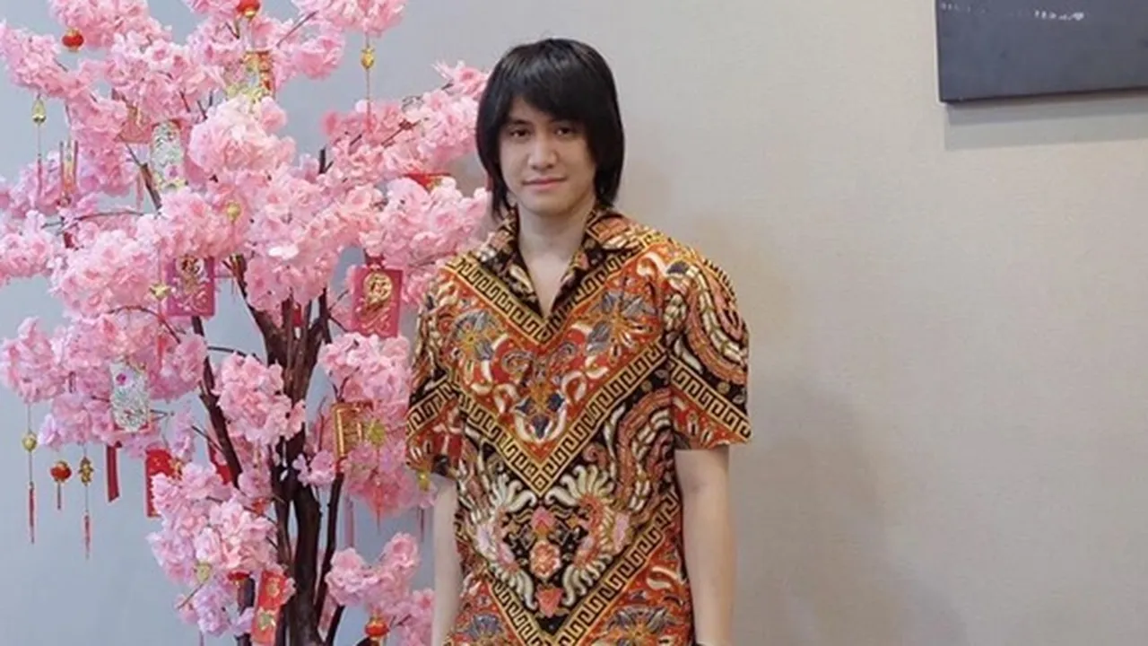 Bikin Heboh, Kevin Aprilio Posting Foto Bareng 2 'Istri' Cantiknya