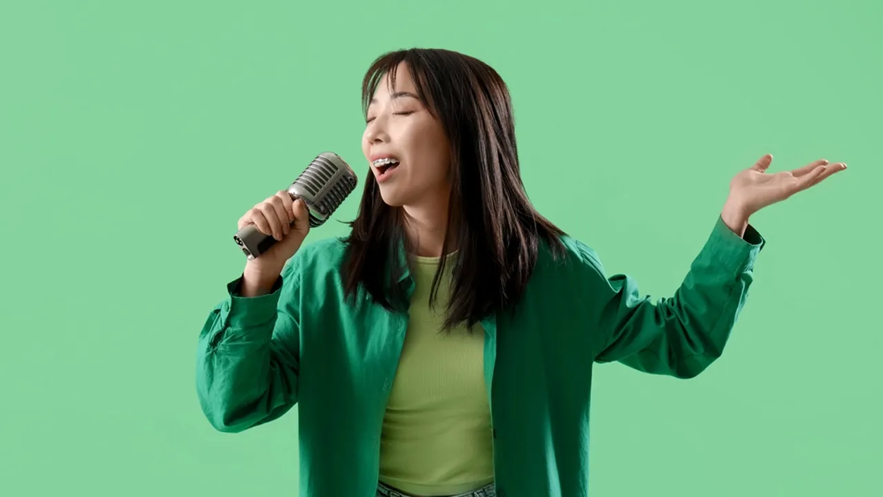 Bikin Karaoke di Rumah Makin Seru dengan 5 Speaker Bluetooth Favorit Gen Z