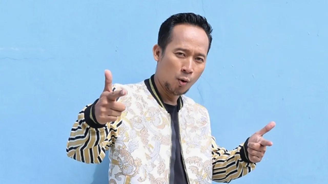 Bikin Melongo, Rolls Royce Raffi Ahmad Dipakai Denny Cagur Jemur Rengginang dan Kasur Bikin Melongo, Rolls Royce Raffi Ahmad Dipakai Denny Cagur Jemur Rengginang dan Kasur