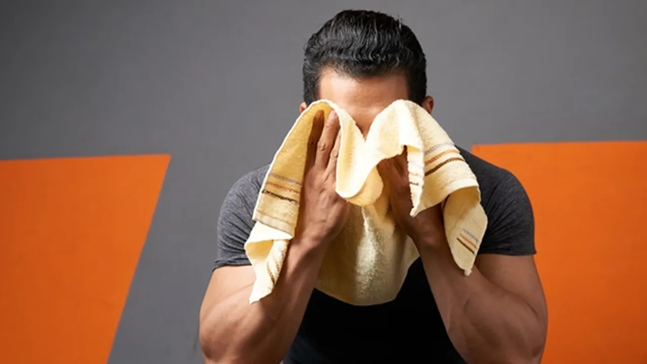 Bikin Nggak Percaya Diri, Ini 7 Cara Mengatasi Keringat Berlebih dengan Bahan Alami