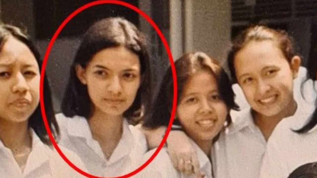 Bikin Nostalgia, Intip 10 Foto Lawas Selebritis Indonesia Bareng Geng Semasa SMA - Ada Luna Maya hingga Ayu Ting Ting