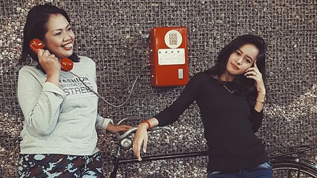Bikini Ulfi Damayanti Dihujat Netizen, Elly Sugigi Pasang Badan Bela Sang Anak Bikini Ulfi Damayanti Dihujat Netizen, Elly Sugigi Pasang Badan Bela Sang Anak