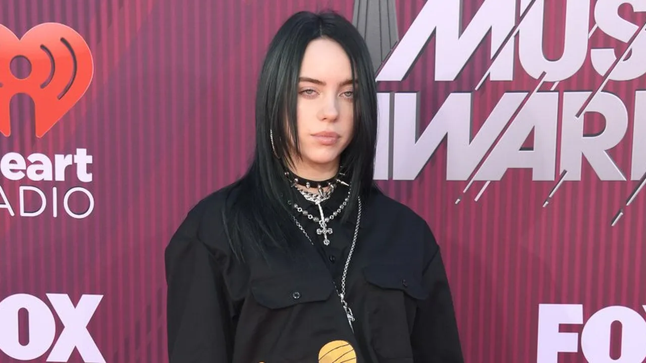 Billie Eilish dan Sejumlah Selebriti Bicara Kebenaran di Iklan Terbaru Calvin Klein Billie Eilish dan Sejumlah Selebriti Bicara Kebenaran di Iklan Terbaru Calvin Klein