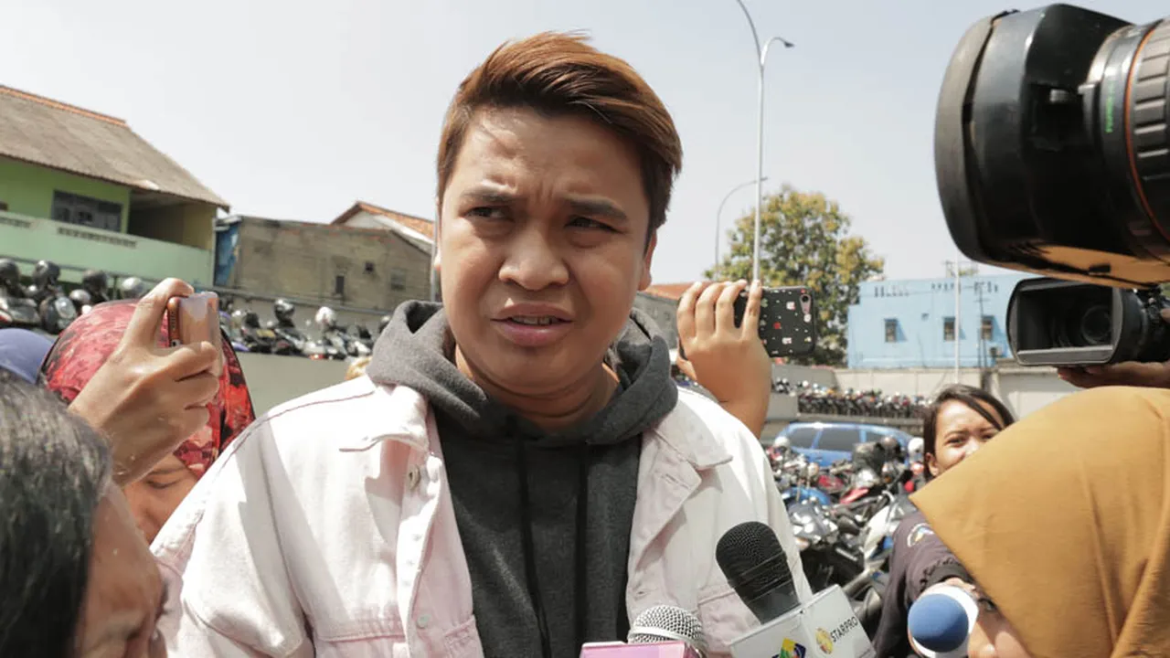 Billy Syahputra Anggap Angela Lee Hanya Teman