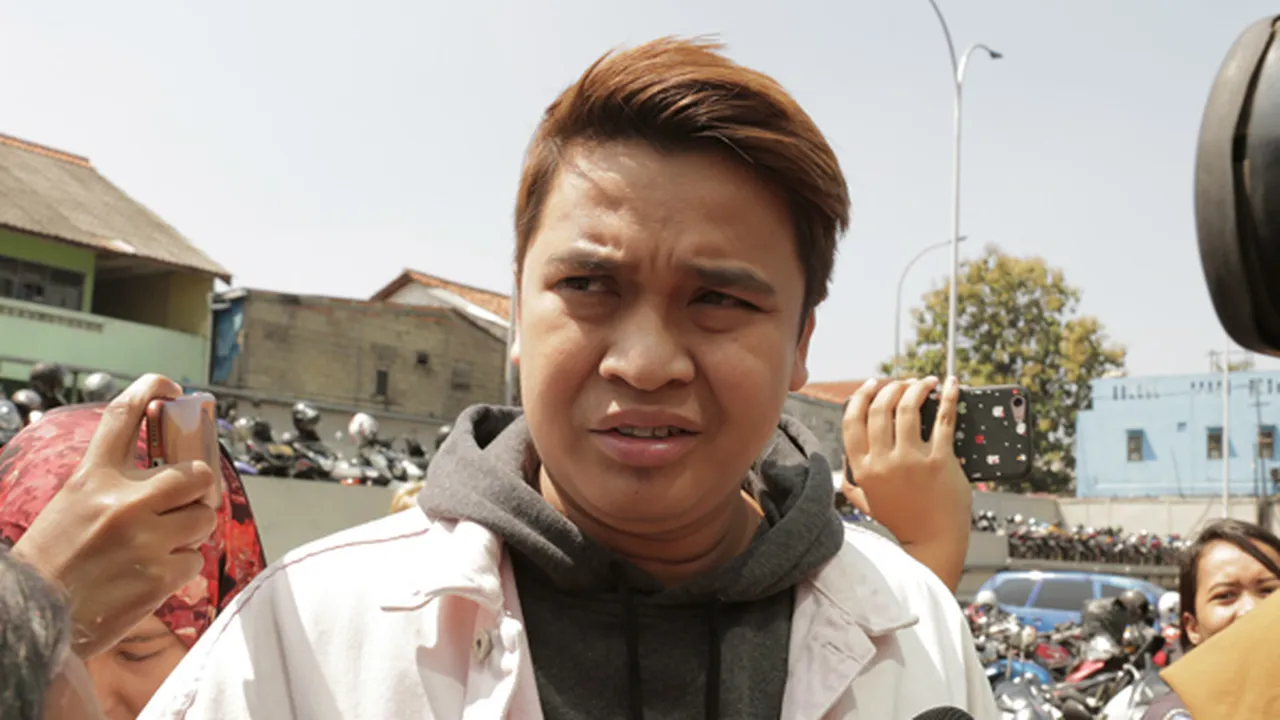 Billy Syahputra Dikirimi Pocong Oleh Orang Terdekat