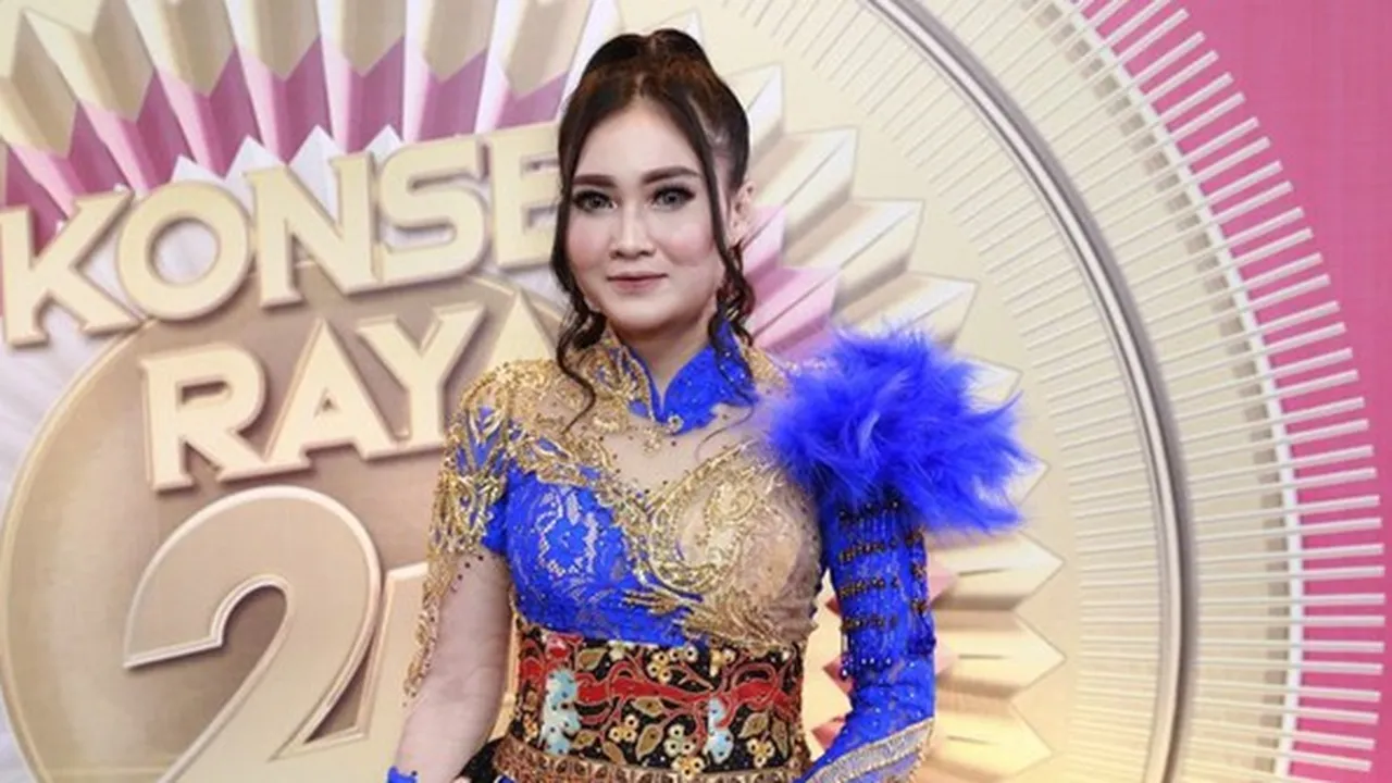 Bongkar Isi Tas Nella Kharisma, Selalu Bawa Sekotak Jepit Lidi Seharga Rp16 Ribu