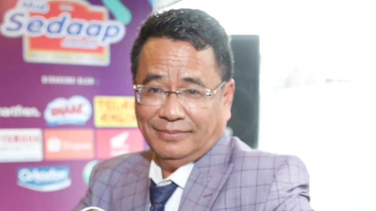 Borong Sembako, Hotman Paris Bagi-Bagi Gratis ke Keluarga yang Membutuhkan Borong Sembako, Hotman Paris Bagi-Bagi Gratis ke Keluarga yang Membutuhkan