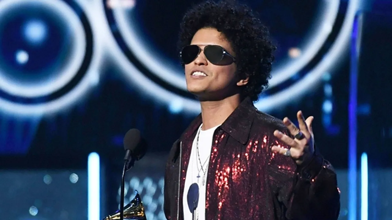 Bruno Mars Tanggapi Kebijakan Pembatasan Jam Tayang Lagu Berbahasa Inggris di Jabar Bruno Mars Tanggapi Kebijakan Pembatasan Jam Tayang Lagu Berbahasa Inggris di Jabar