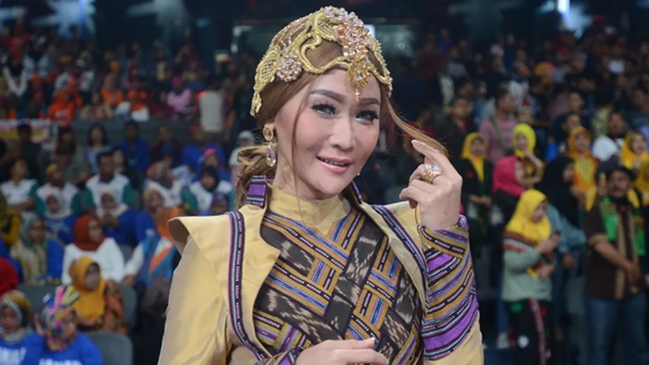 Buat Parcel Lebaran, Inul Daratista Beli Tas Mewah Dari DIOR & Louis Vuitton