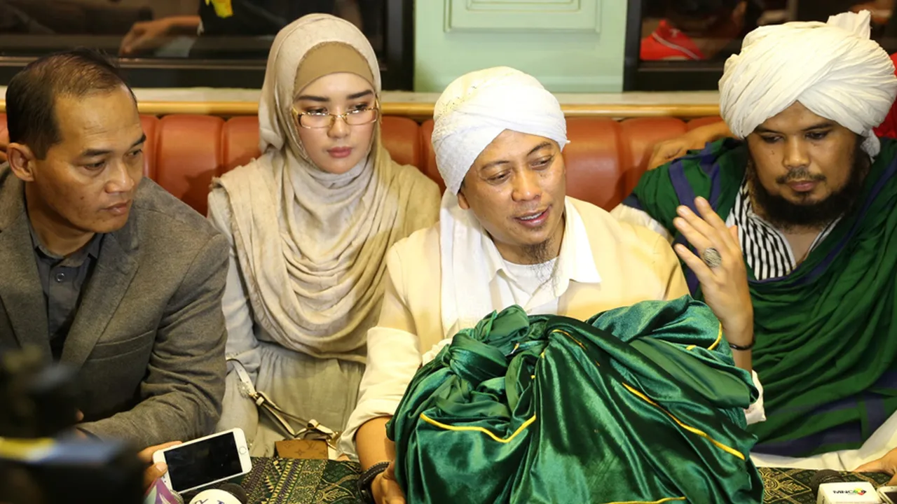 Buka Puasa Bersama Istri, Opick Hanya Minta Air Putih Dan Senyuman