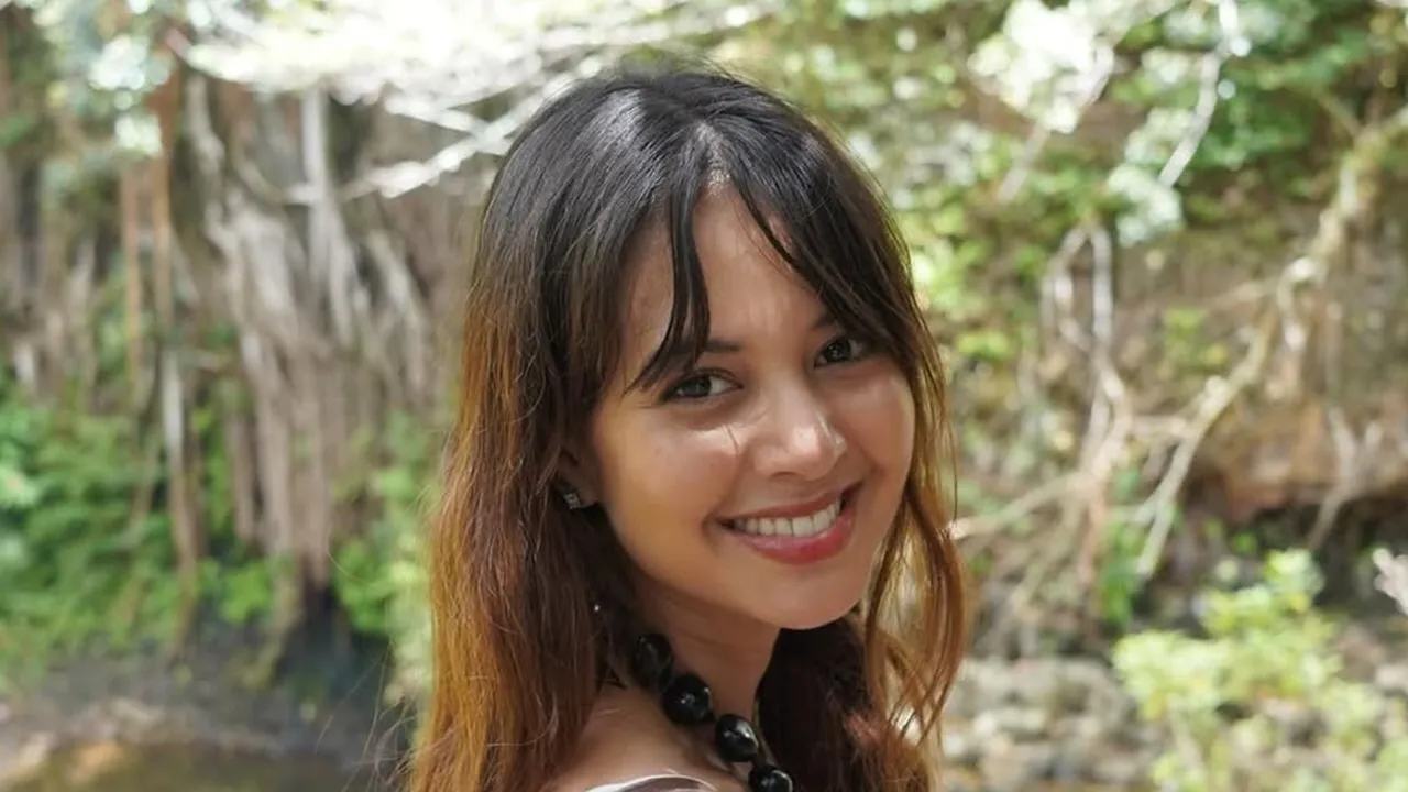 Buku Broken Strings Milik Aurelie Moeremans Bakal Diangkat Jadi Film