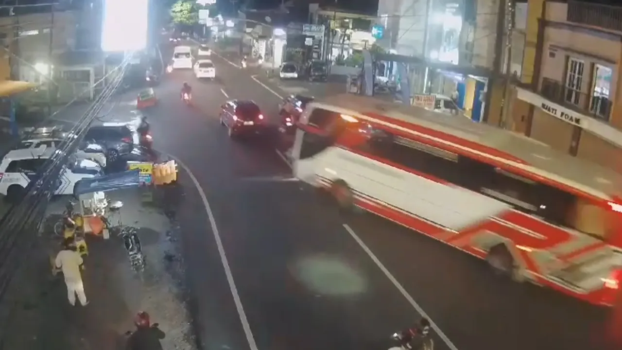 Bus Rombongan Wisatawan Asal Bali Tabrak Motor dan Sepeda Motor di Batu, 4 Meninggal Dunia