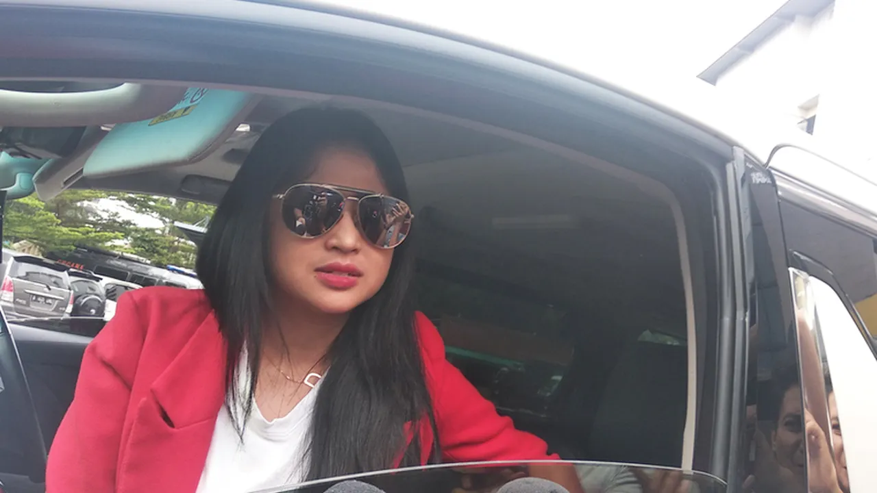 Cabut Laporan Karena Wasiat Ayah, Dewi Perssik: Cinta Saya ke Papi Sangat Tulus