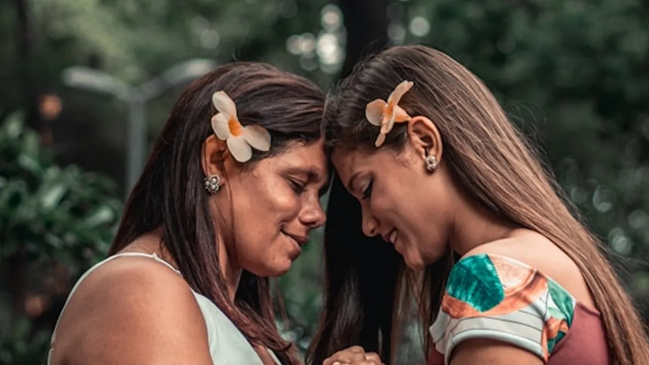 Caption Tentang Ibu: Ungkapan Cinta dan Penghargaan untuk Sosok Terhebat