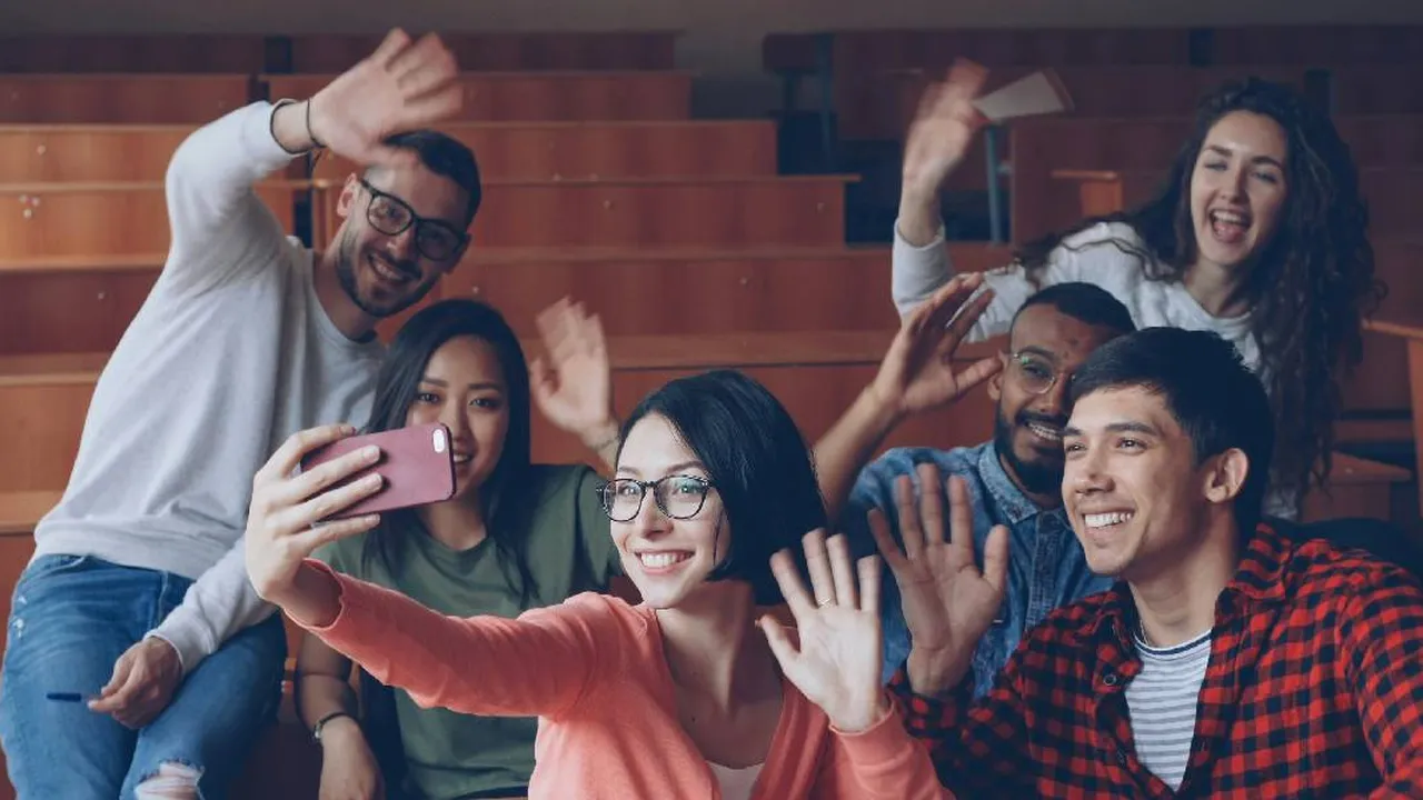 Caption untuk Perpisahan Sekolah: Ungkapan Haru untuk Momen Bersejarah