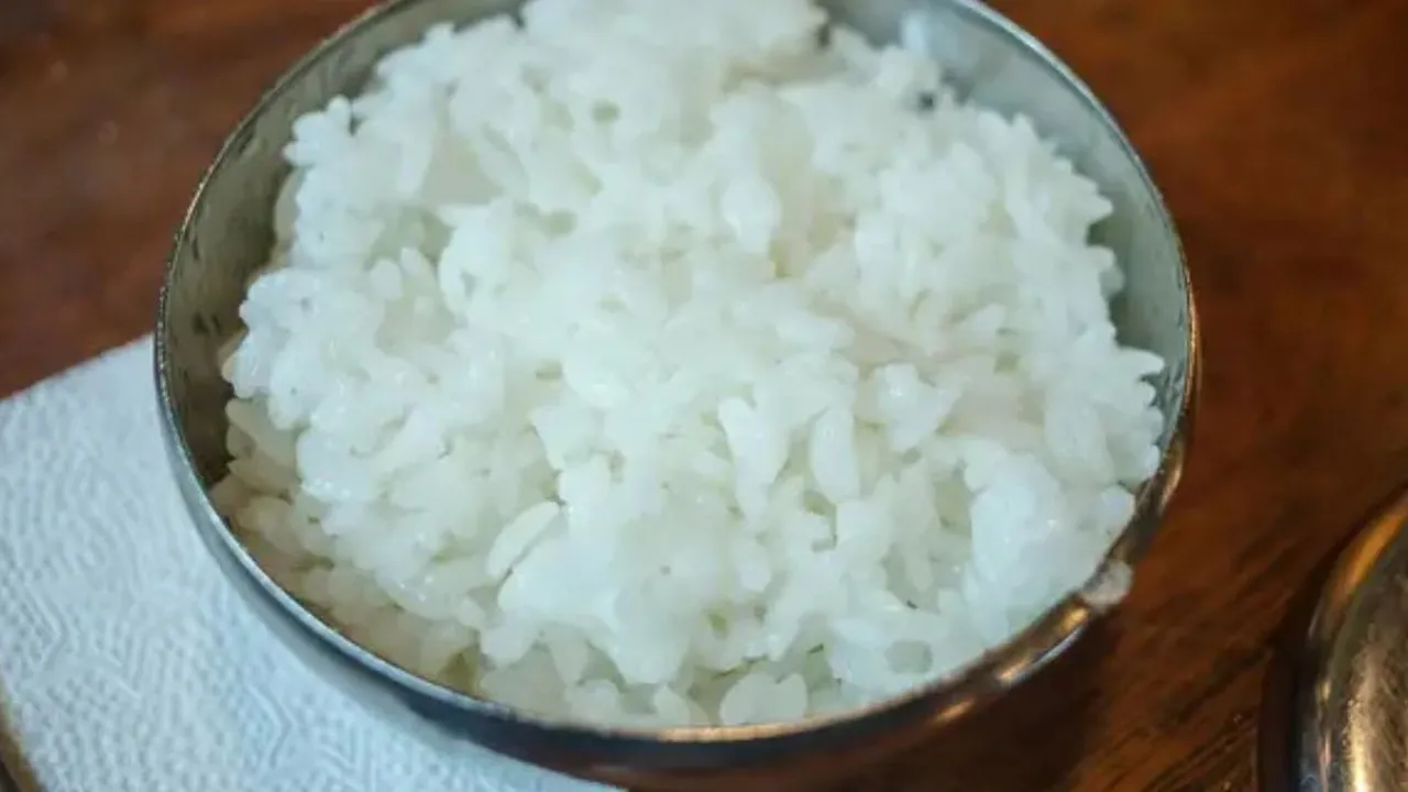Cara Ampuh Menghangatkan Nasi Sisa Agar Pulen dan Wangi