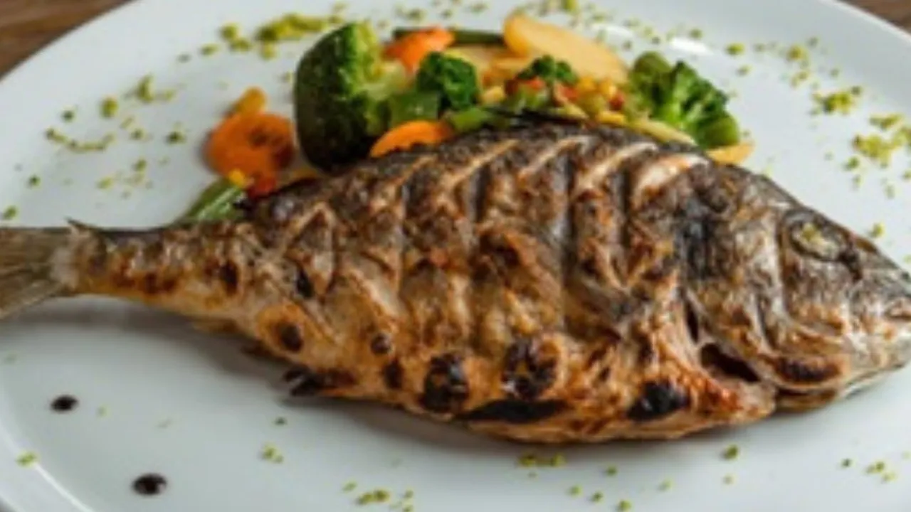 Cara Bakar Ikan Bebas Lengket dengan 2 Bahan Rahasia Ini