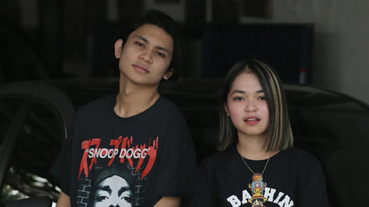 Cara Berbeda Regina dan Rheno Poetiray Rawat Sepatu Sneakers