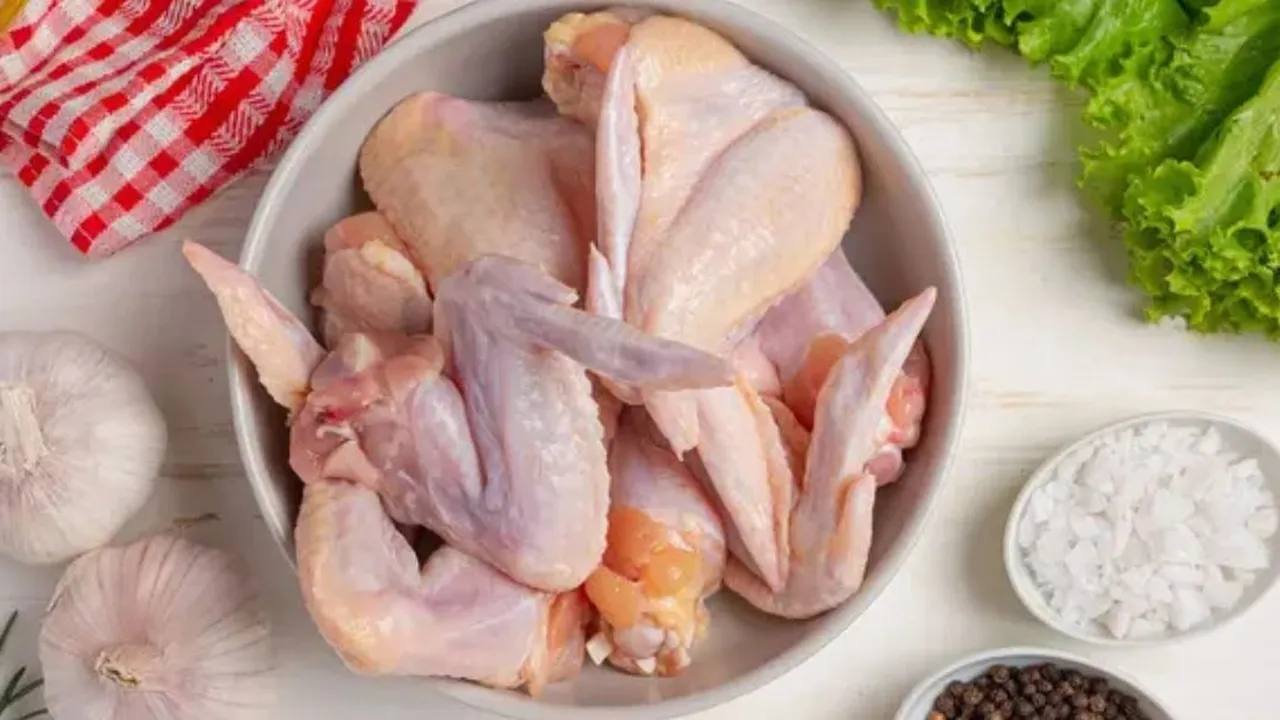 Cara Cepat Mencairkan Ayam Beku dalam 10 Menit, Hanya dengan Cuka dan Garam