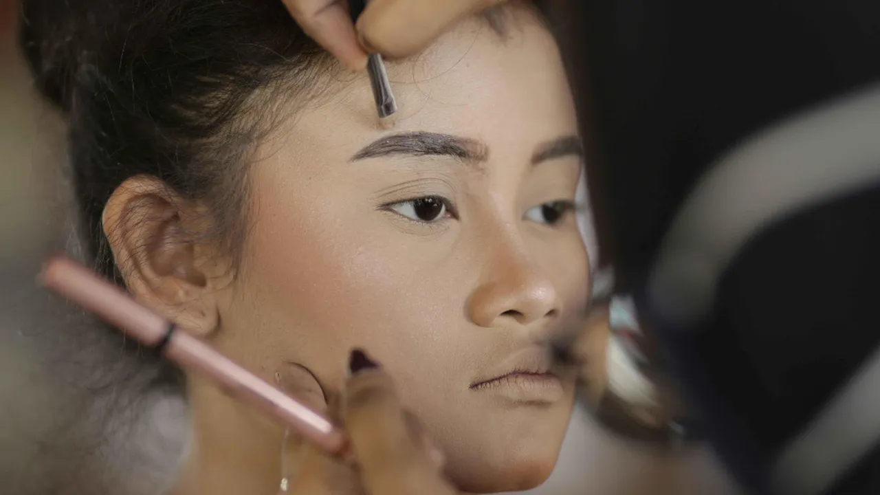Cara Ciptakan Alis Tebal Alami Hanya dengan Cengkih, Tanpa Eyebrow Pencil