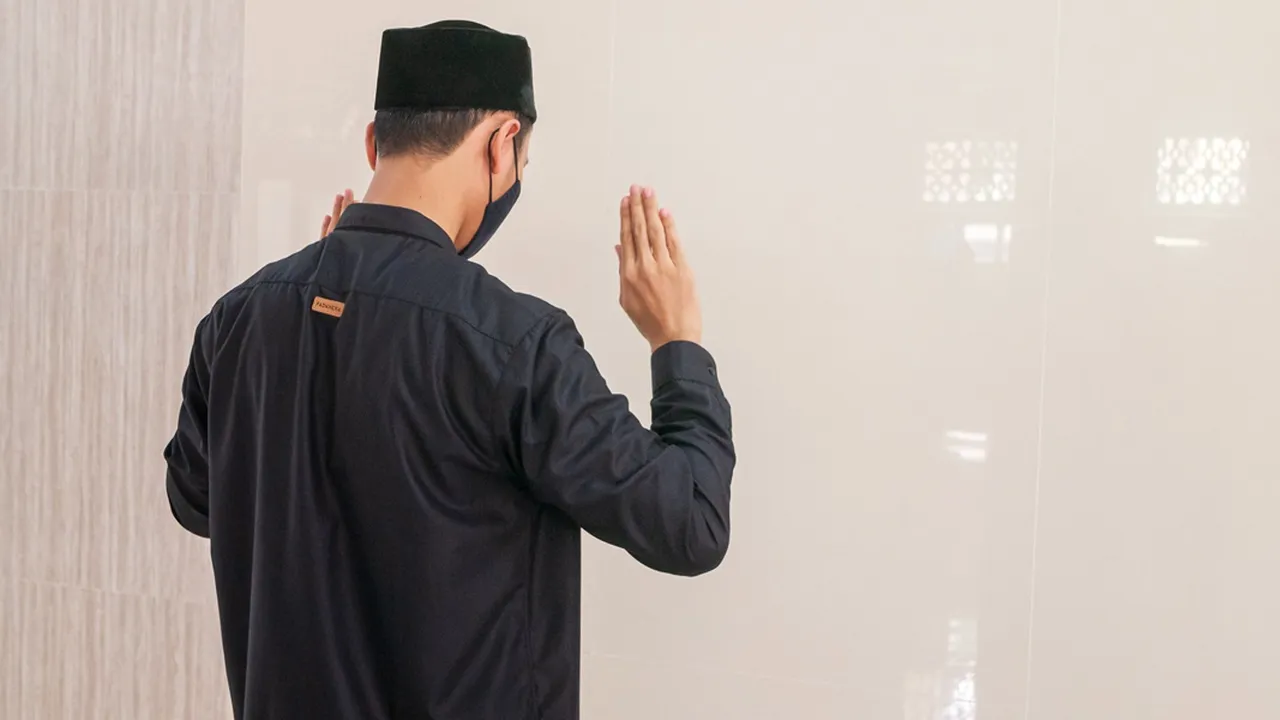 Cara dan Doa Sholat Tarawih Sendiri di Rumah, Ketahui Pula Hukumnya!