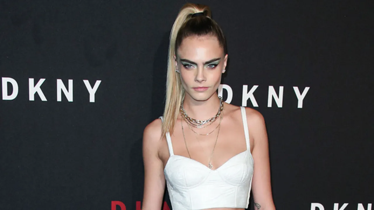 Cara Delevingne Buka-Bukaan Soal Jadi Lesbian & Ashley Benson