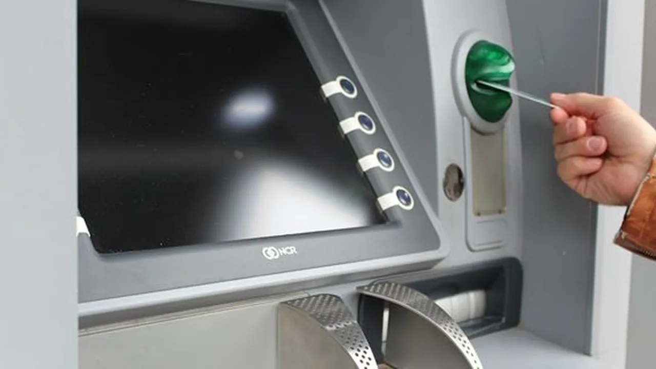 Cara Memasukkan Kartu ATM yang Benar, Ketahui Pula Jika Rusak Ini Ciri dan Cara Memperbaikinya