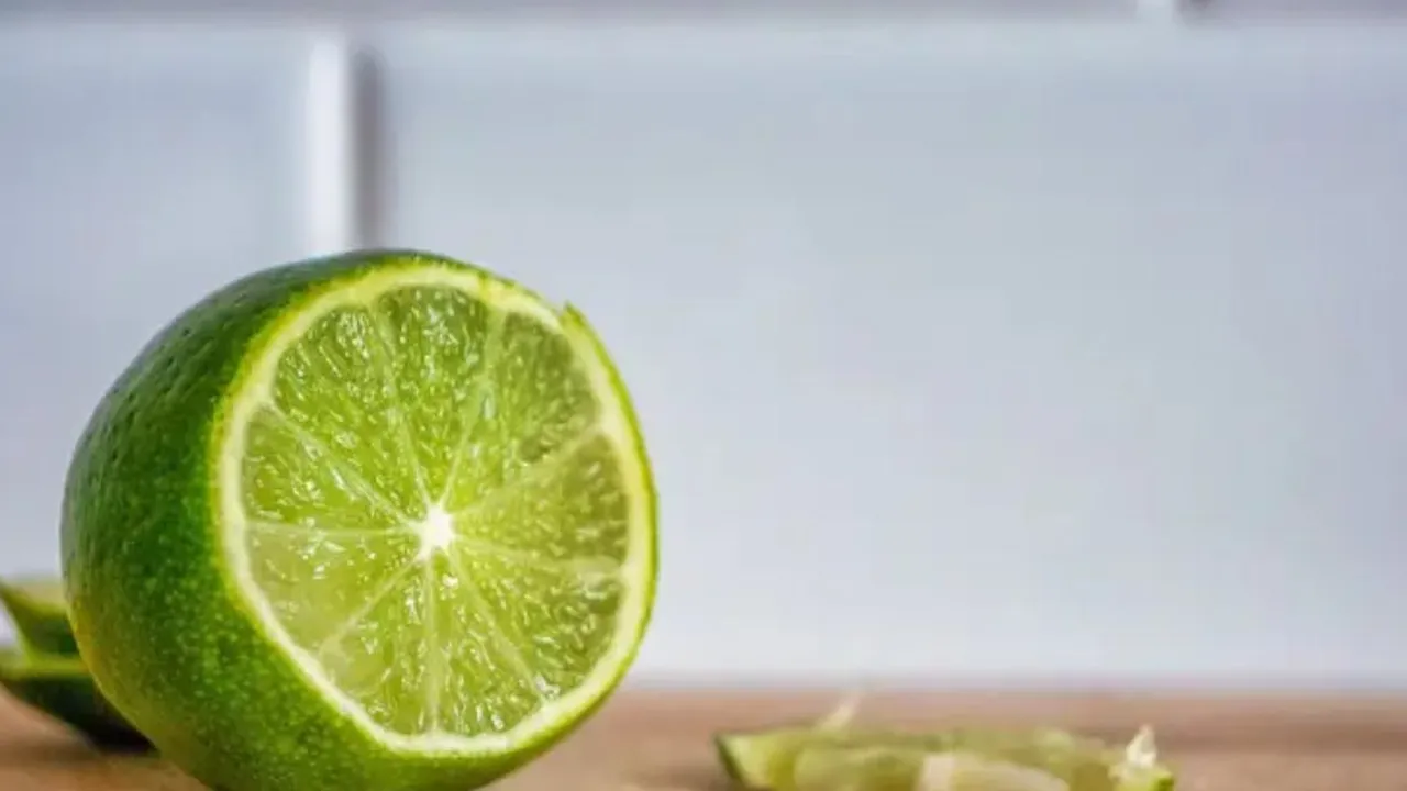 Cara Memutihkan Gigi Kuning dengan Garam dan Jeruk Nipis, Solusi Alami dari Dapur