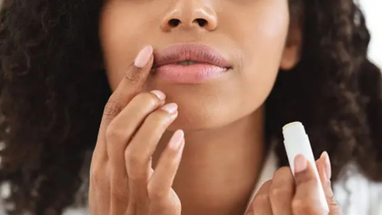 Cara Mencerahkan Bibir Gelap Secara Alami dengan Timun, Solusi Ampuh yang Wajib Dicoba