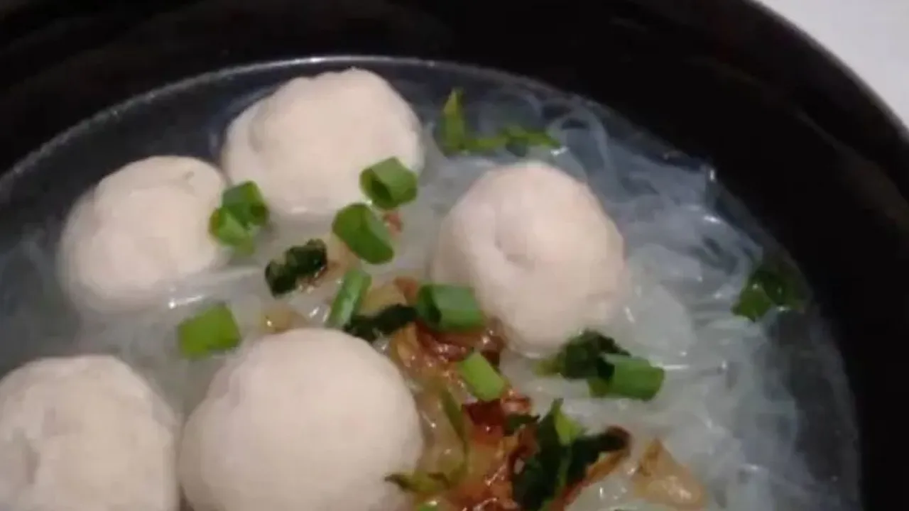 Cara Mencetak Bakso Lebih Cepat dan Tetap Bulat Sempurna Tanpa Menggunakan Sendok