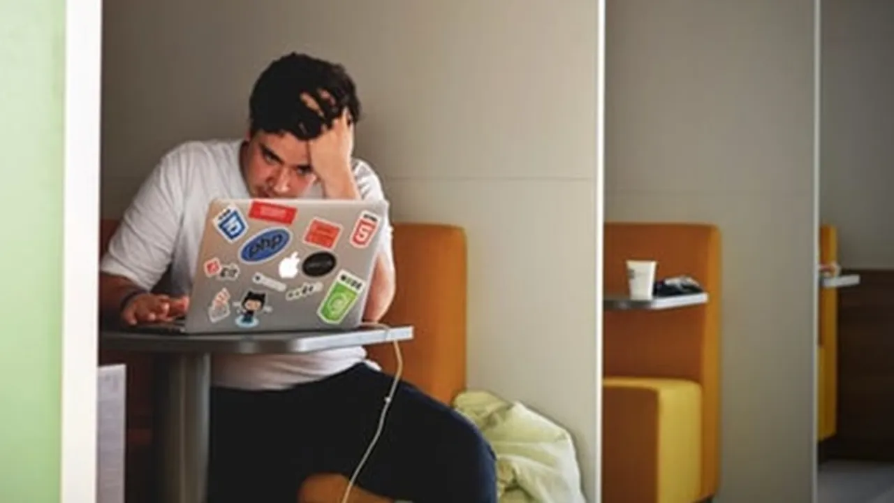 Cara Mengatasi Laptop Ngelag dengan Mudah dan Ampuh, Perhatikan Program yang Digunakan