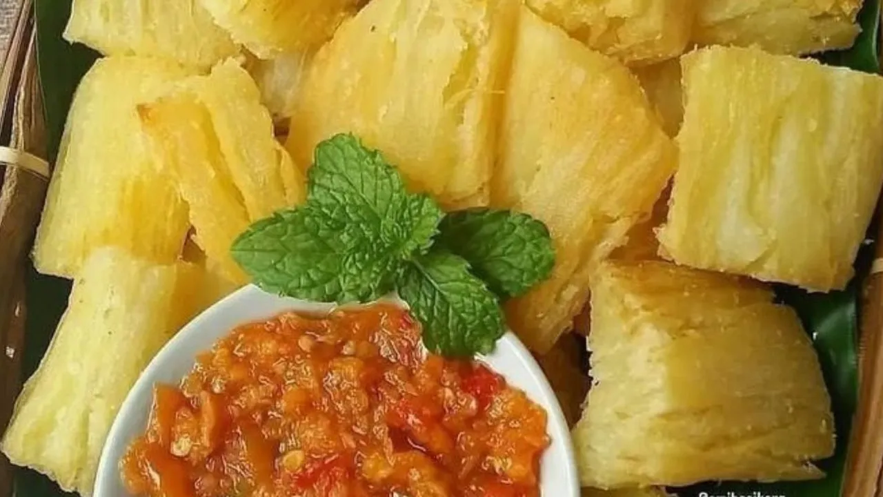Cara Menggoreng Singkong Supaya Merekah dan Renyah Menggunakan Satu Bahan Saja