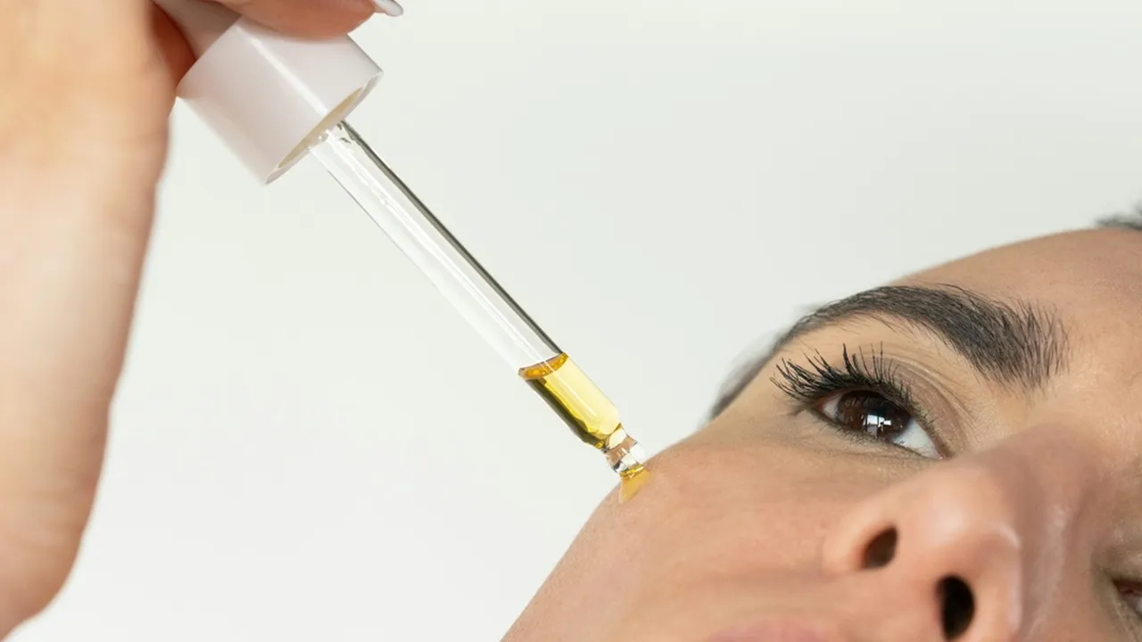 Cara Menggunakan Serum Retinol yang Benar untuk Pemula agar Tidak Iritasi