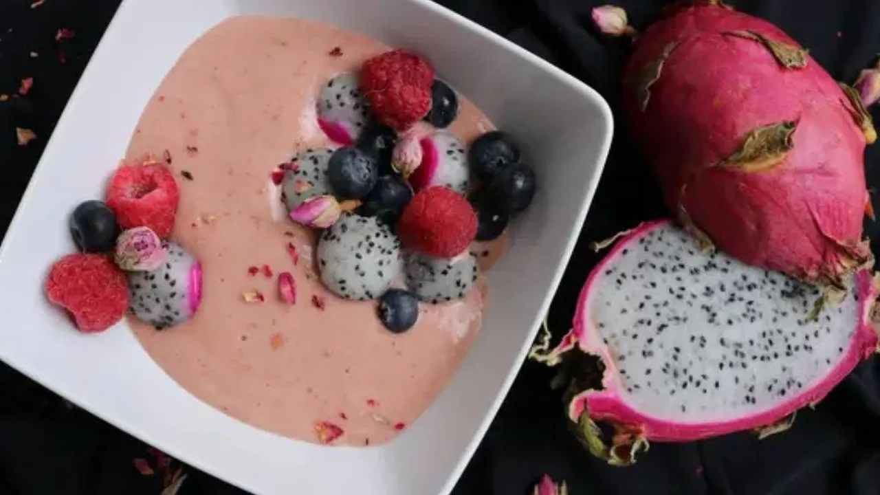 Cara Menurunkan Kolesterol dengan Resep Smoothies Buah Naga yang Lezat Cara Menurunkan Kolesterol dengan Resep Smoothies Buah Naga yang Lezat