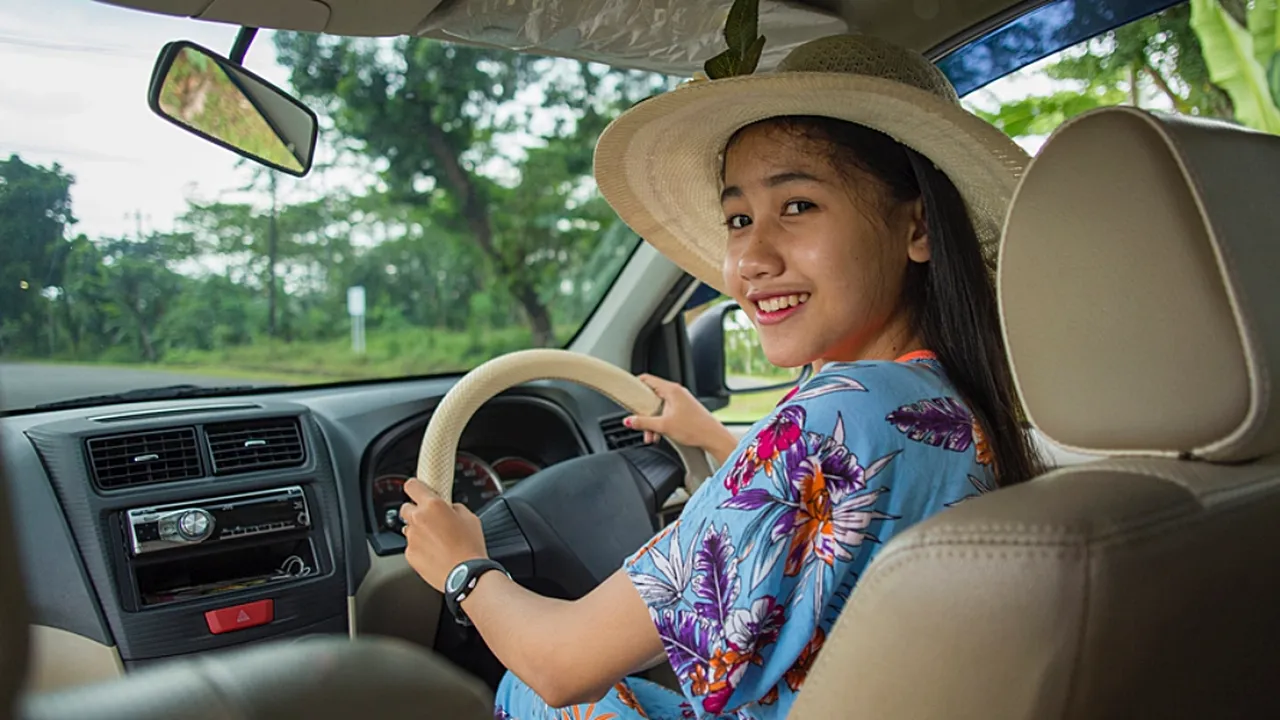 Cara Menyetir Mobil Matic Saat Macet Biar Awet!