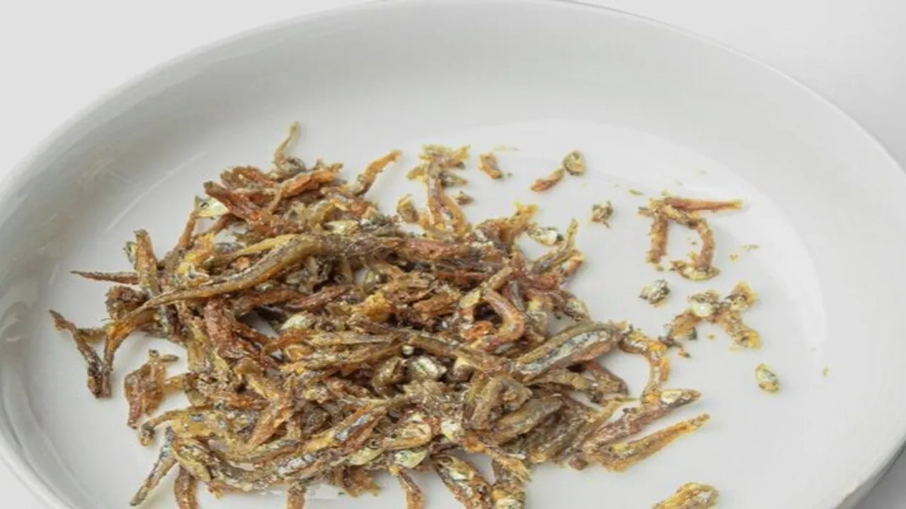 Cara Menyimpan Ikan Teri agar Awet Hingga 6 Bulan di Kulkas
