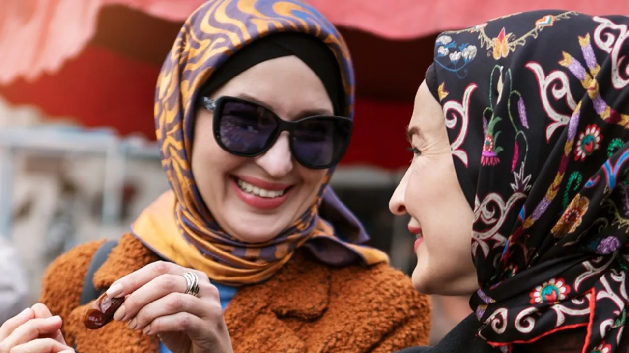 Cara Mix and Match Retro Style Hijab dengan Wardrobe Kekinian