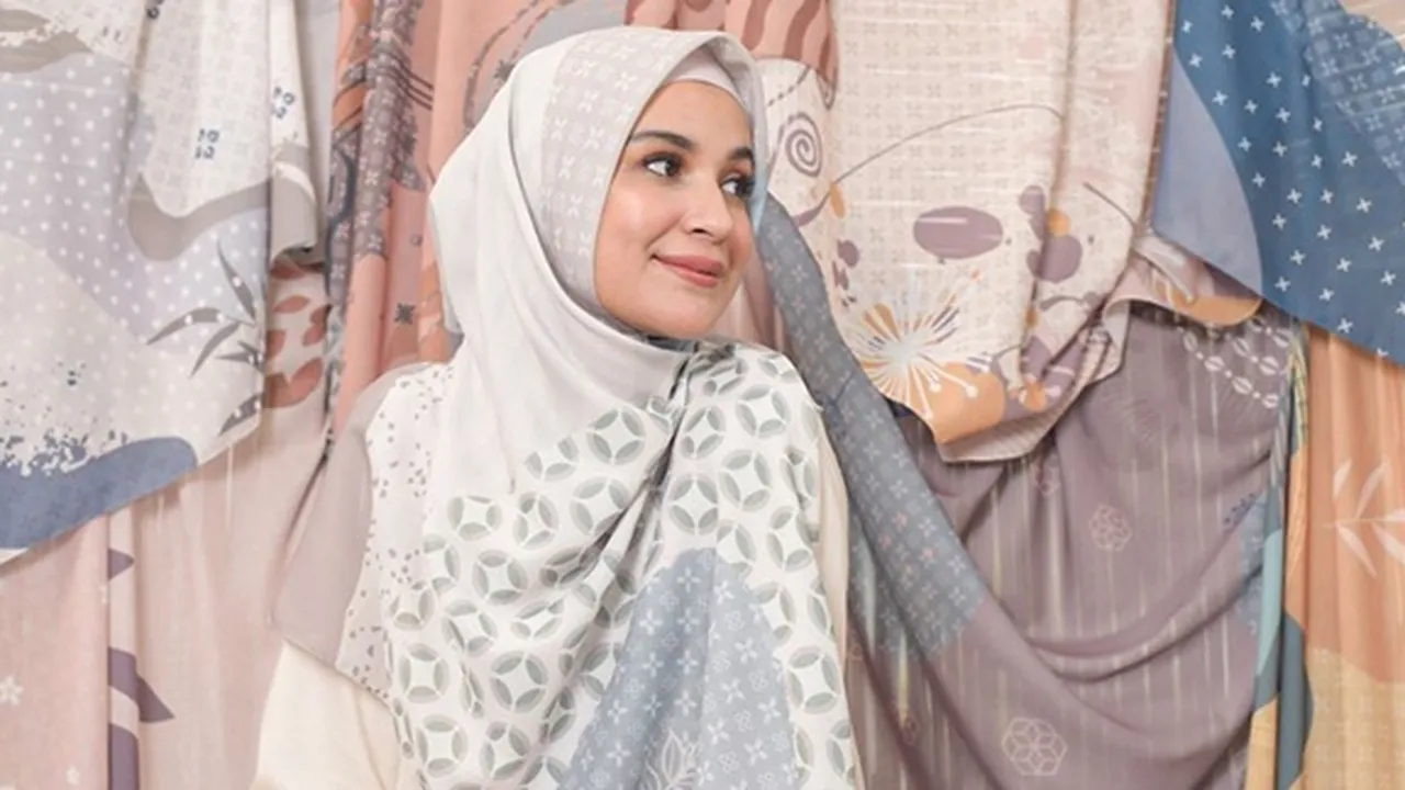 Cara Pakai Hijab Segi Empat Ala Shireen Sungkar, Simpel dan Menutup Dada