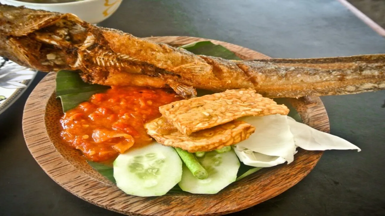 Cara Sederhana Menggoreng Ikan Lele Tanpa Melengkung dan Lembek