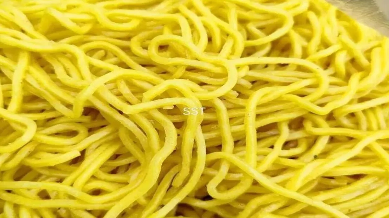 Cara Sederhana Menghilangkan Rasa Kapur pada Mi Kuning